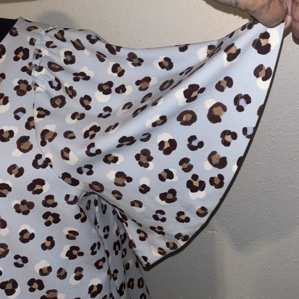 Ann Taylor Pullover Animal Print Top size 1X - Picture 4 of 8